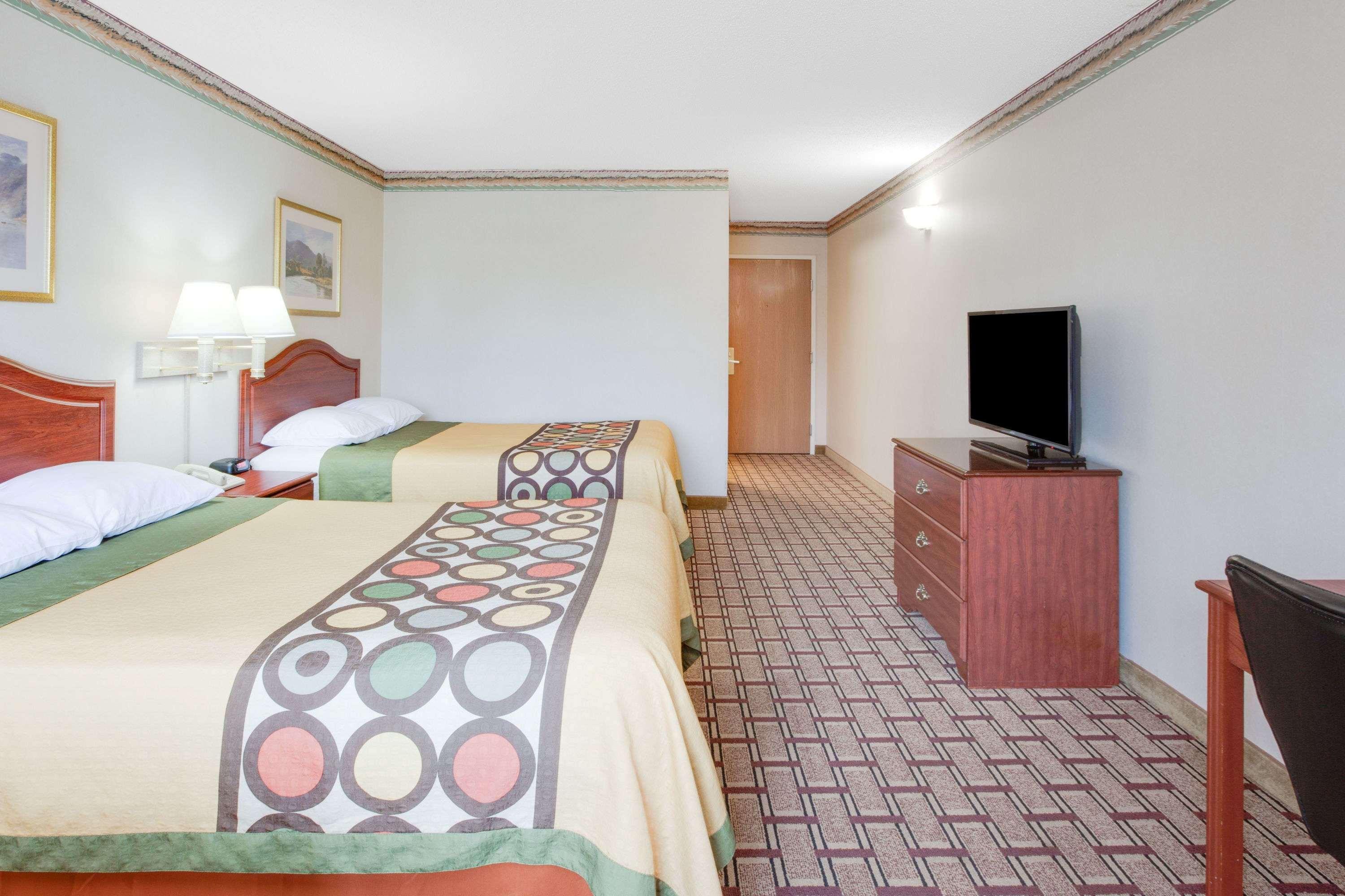 Baymont By Wyndham Traverse Stadt Exterior foto