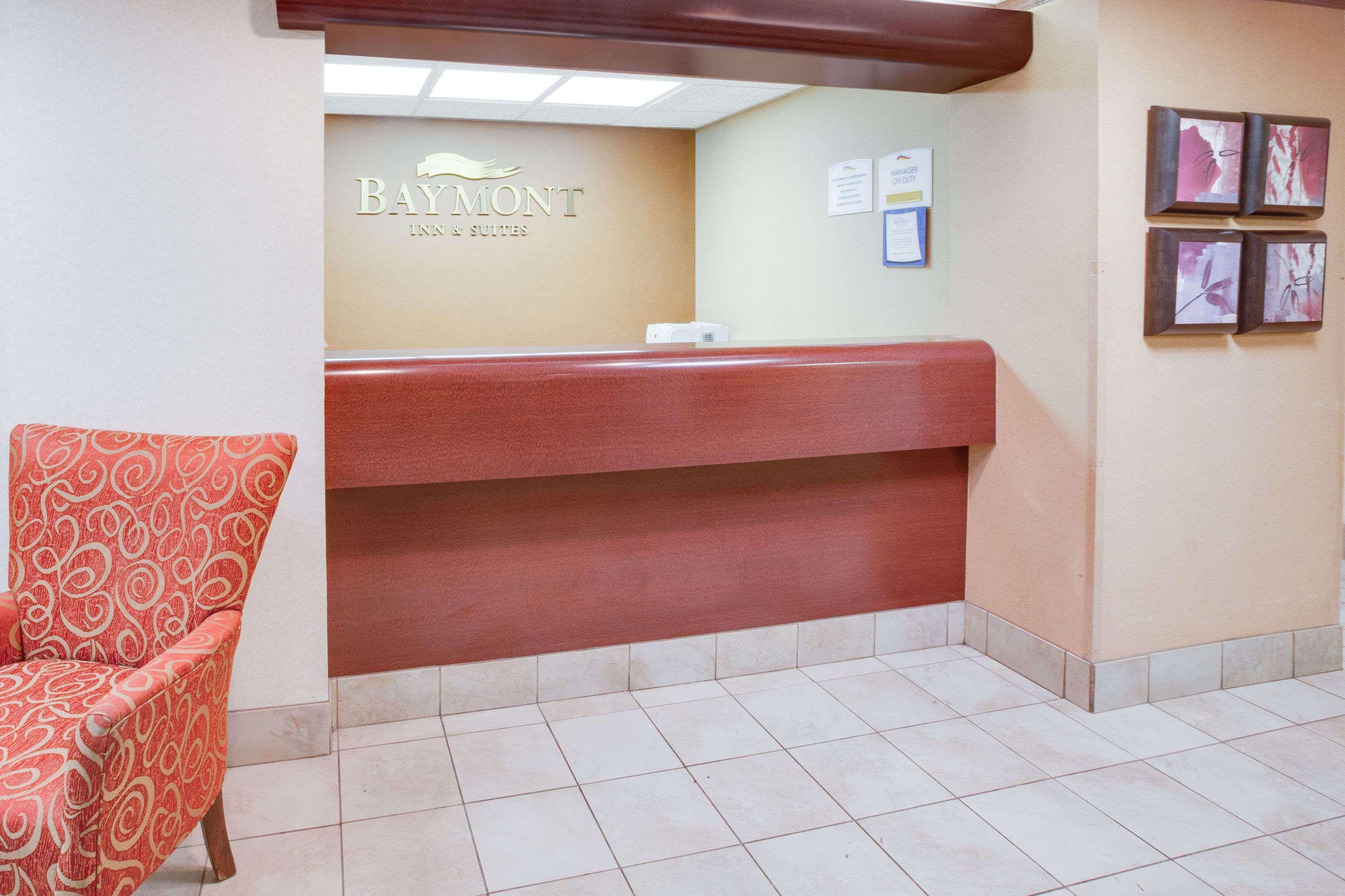 Baymont By Wyndham Traverse Stadt Exterior foto